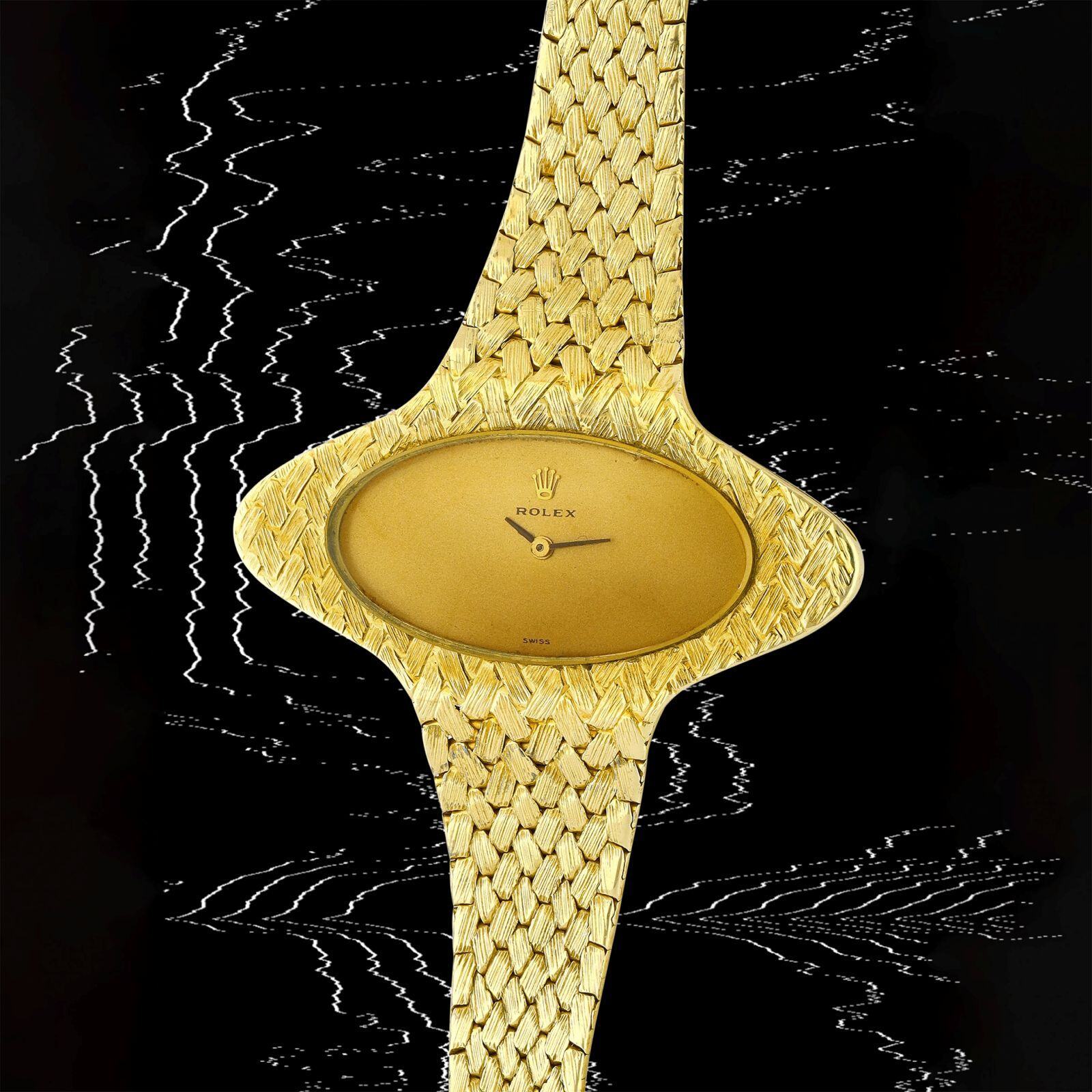 سوثبيز تكشف عن ساعات مستوحاة من الأجسام الطائرة المجهولة مع مزاد 