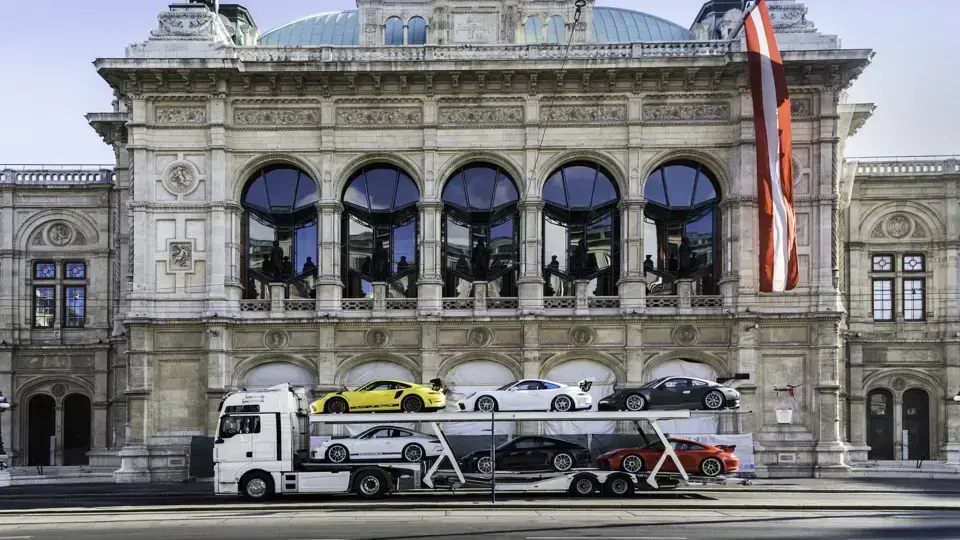 مزادات آر إم سوثبيز المغلقة الاستثنائية في شهر أبريل