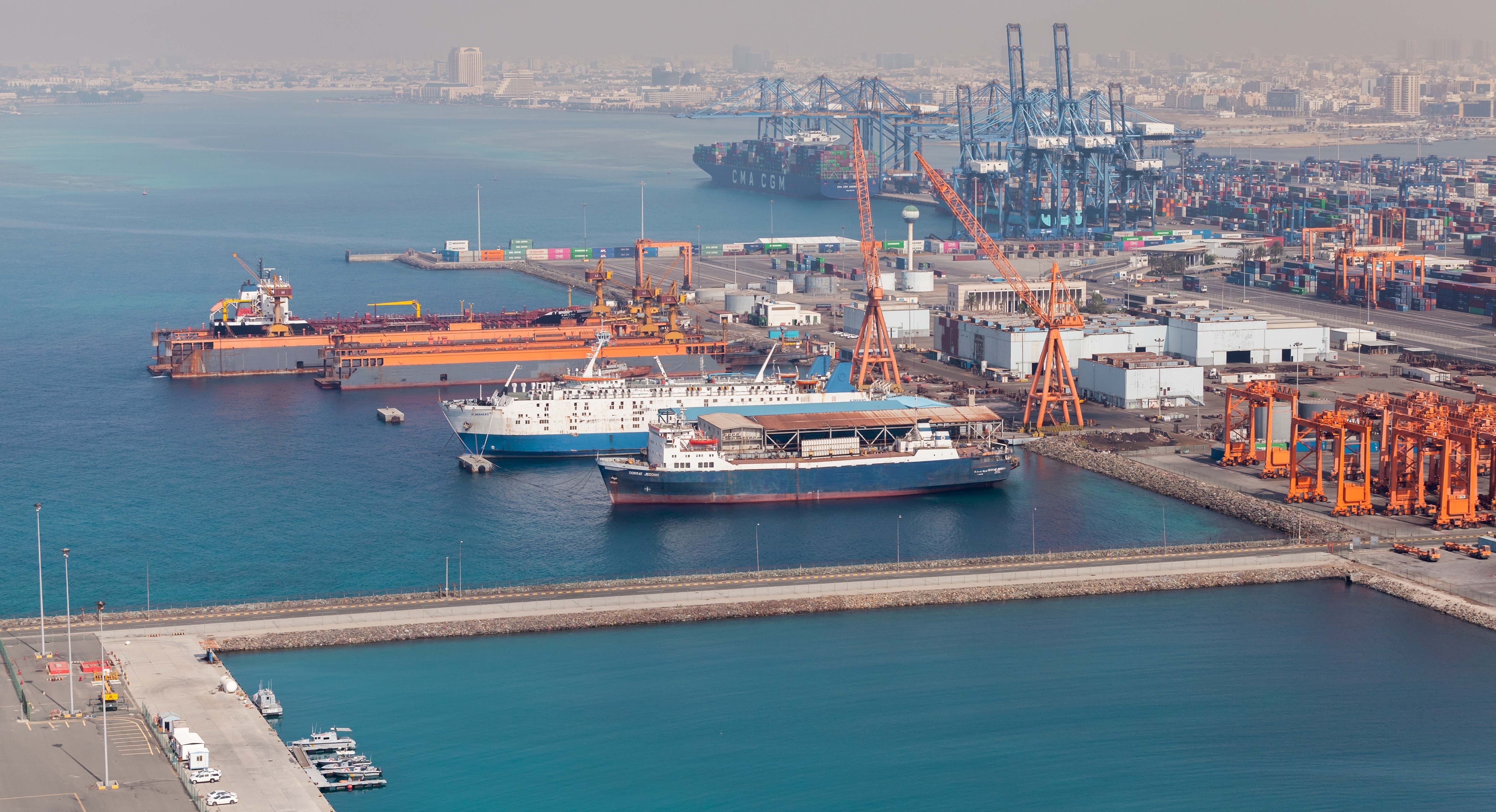 أشهر الموانئ التجارية في السعودية: بوابات الاقتصاد نحو العالم