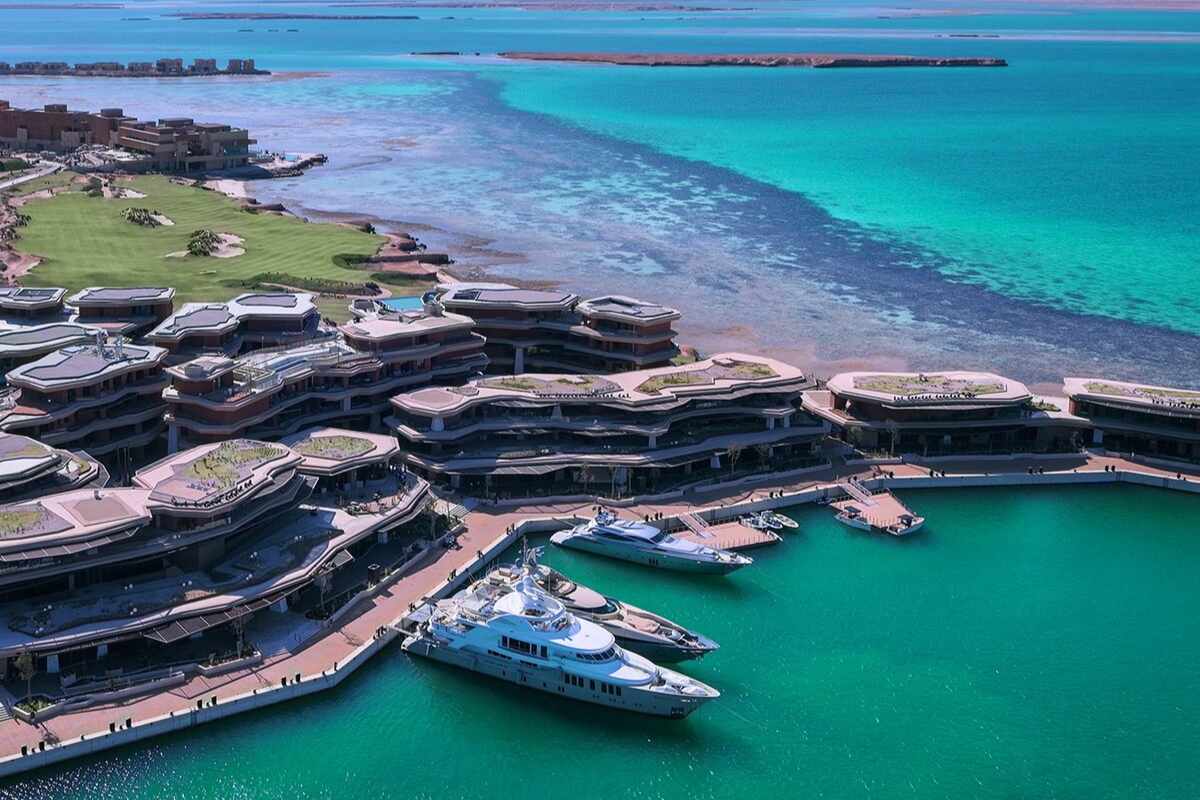 جزيرة سندالة .. أولى وجهات نيوم التي أبصرت النور