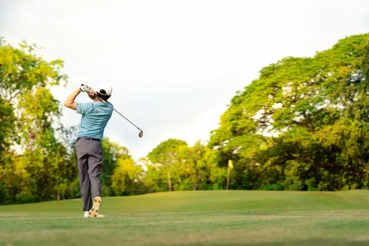 تجربة لعب الغولف في نادي