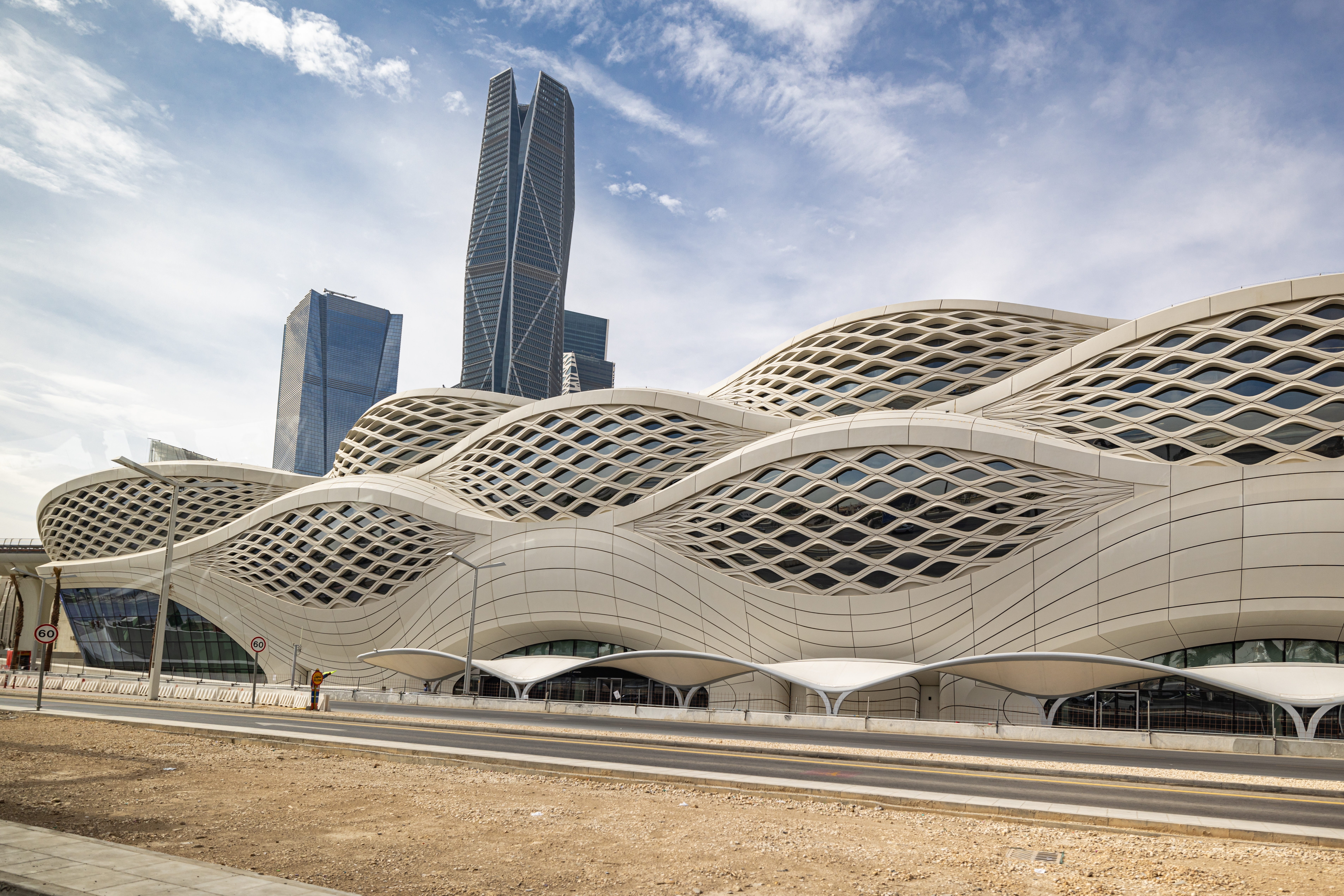 كل ما تريد معرفته عن مترو الرياض: المحطات، التذاكر، ومواعيد العمل